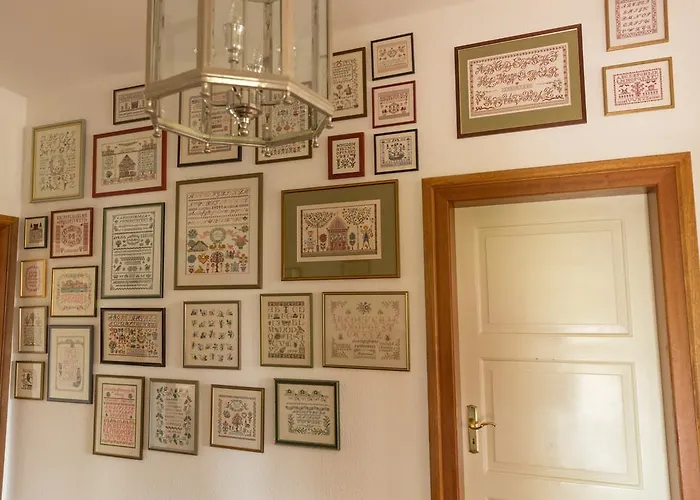 ゲストハウス La Roseraie 3*