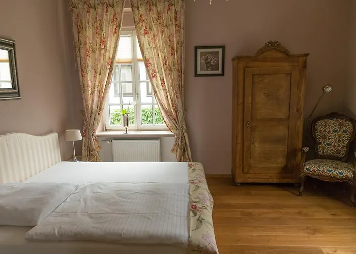 La Roseraie 게스트하우스 3*