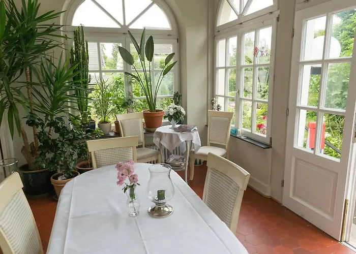 ゲストハウス La Roseraie